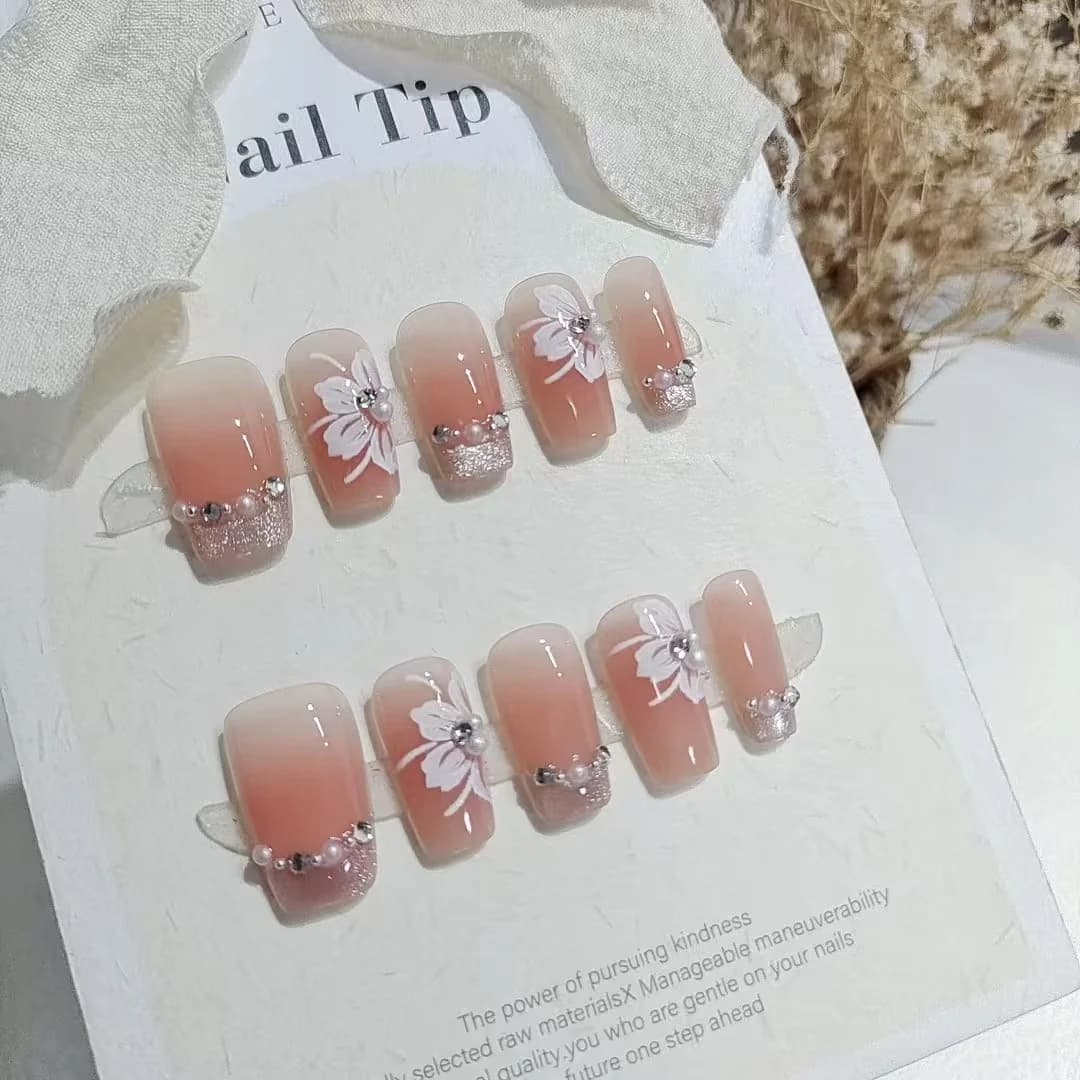 Kaķa acs liliju uzliekamie nagi ar pērlēm un rhinestones