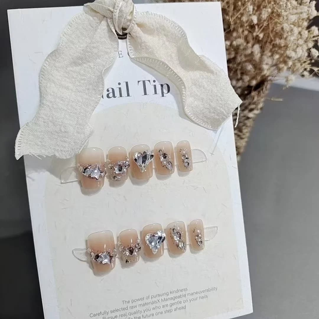 Uzspiežamie nagi ar sirds un zvaigžņu rhinestones, īsa kvadrātveida forma