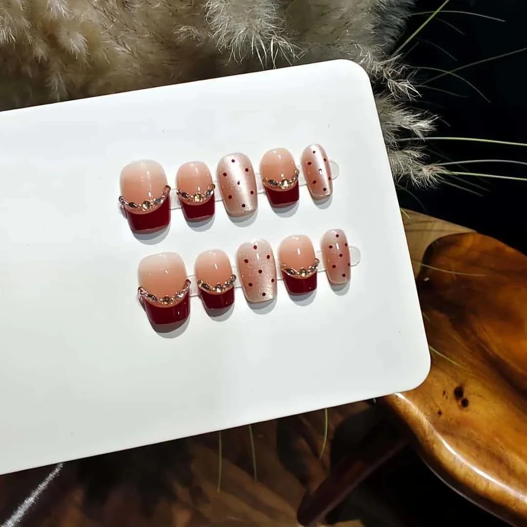 Sarkani brūni "Cat Eye" uzliekamie nagi ar rhinestones