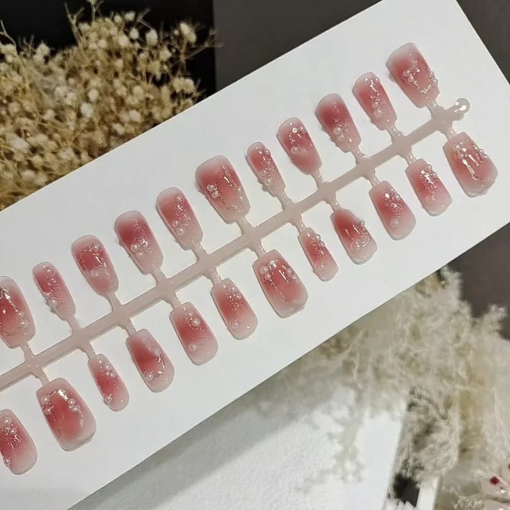 Uzliekamie nagi, īsi coffin, plūmju sārtums, ziedu un tauriņu dizains, 30 gabali