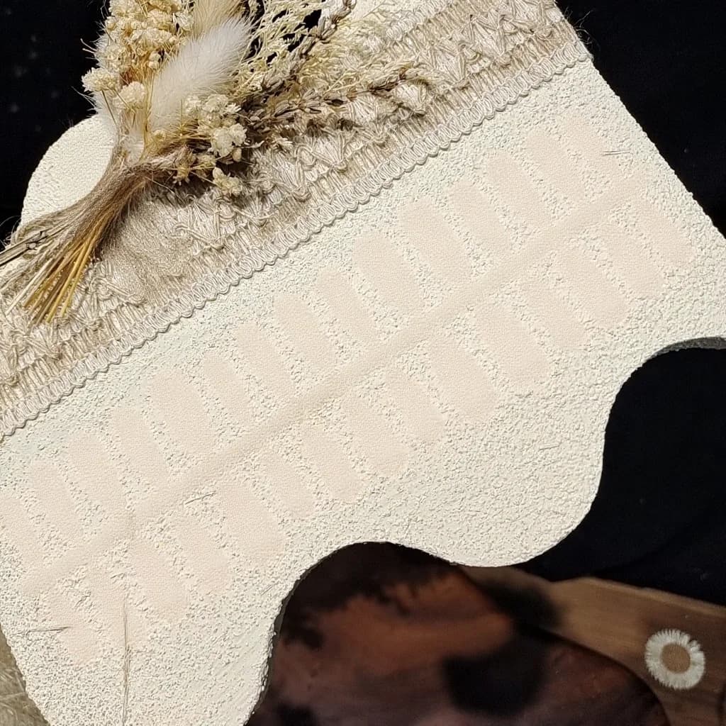 Rozā "Cat Eye" uzspiežamie nagi, vidēji ovāli, ar gliteru