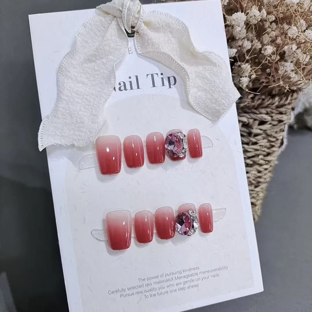 Rožu meža gradienta uzliekamie nagi ar lieliem rhinestones, īsa cofin forma