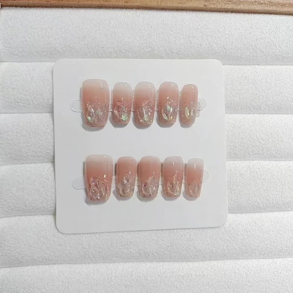 Uzliekamie nagi: īsi/vidēji cofin, gliteri, rhinestones, sārti rozā