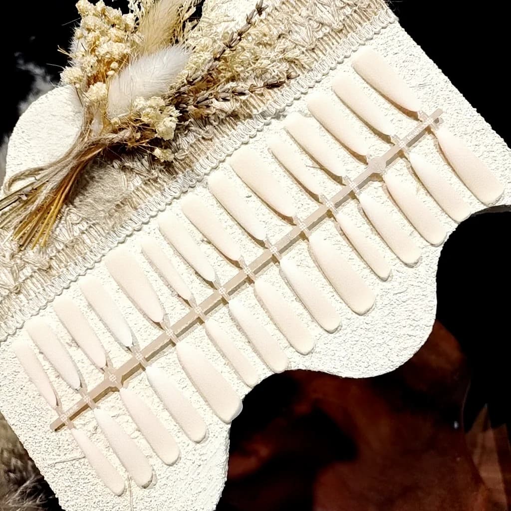 Uzliekamie nagi ar zvaigžņotu kaķa acs dizainu un rhinestones