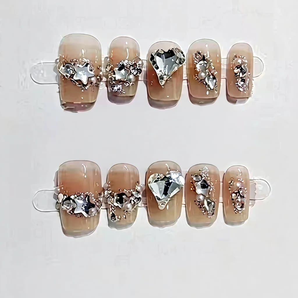 Uzspiežamie nagi ar sirds un zvaigžņu rhinestones, īsa kvadrātveida forma