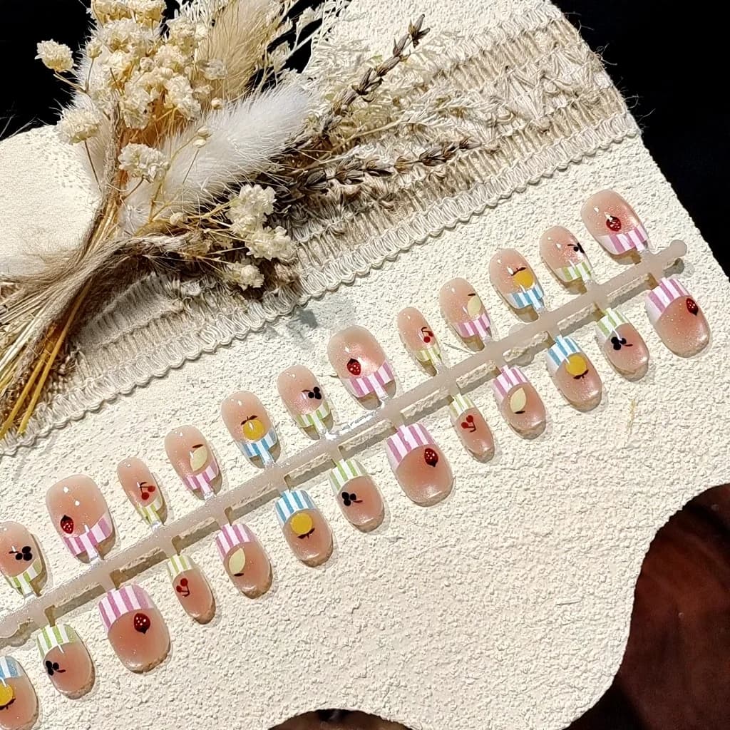 Īsi baleta formas uzliekamie nagi, kaķa acs konfekšu stils ar rhinestones