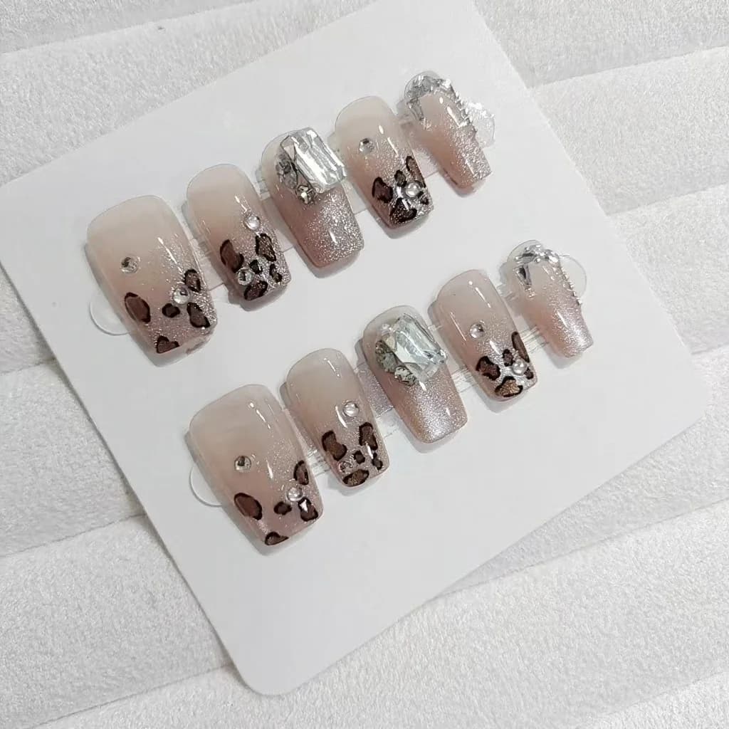 Leoparda raksta uzspiežamie nagi ar rhinestones, īsa kafijas pupiņas forma
