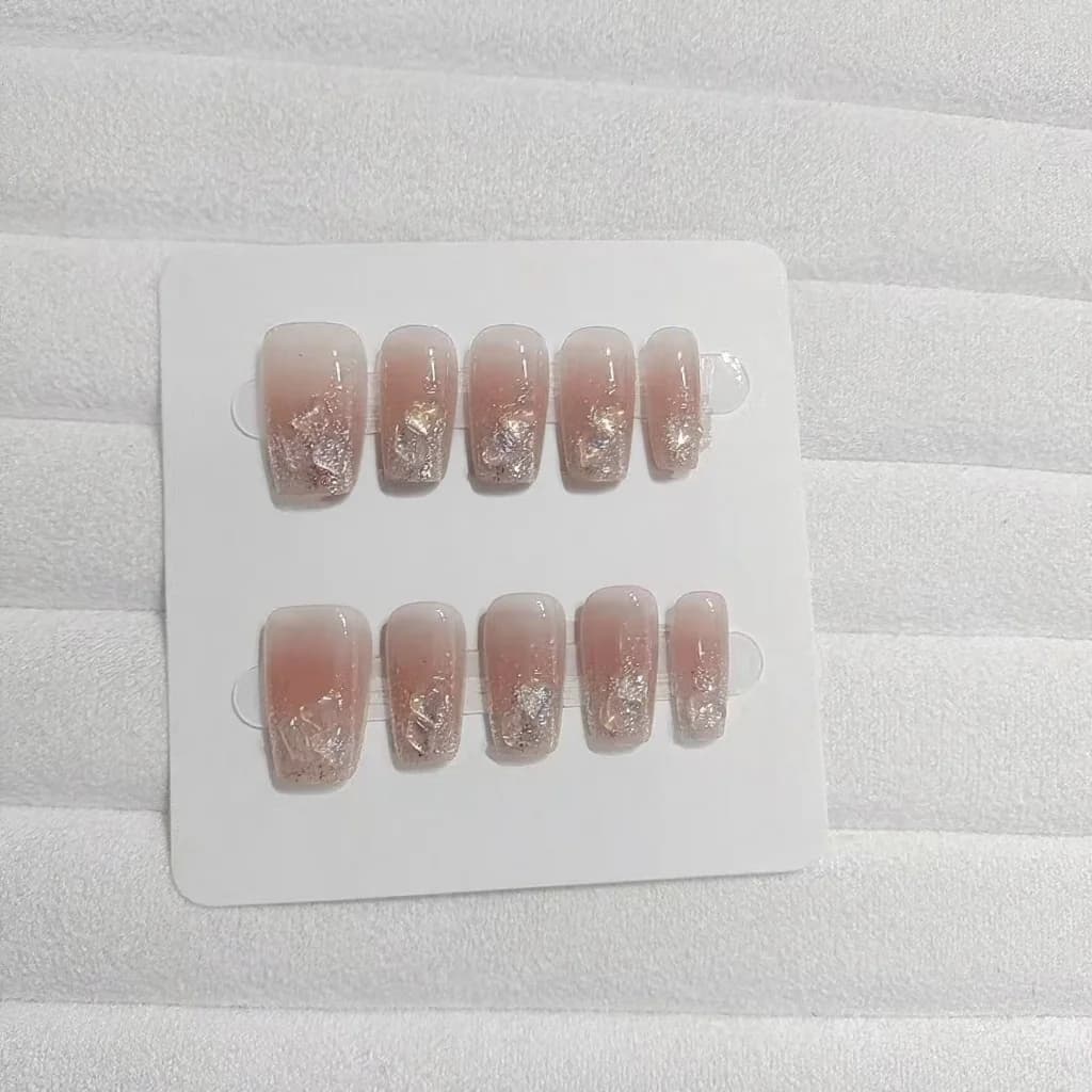 Mākslīgie nagi ar sirds formas rhinestoniem, īsa un vidēja garuma Coffin forma