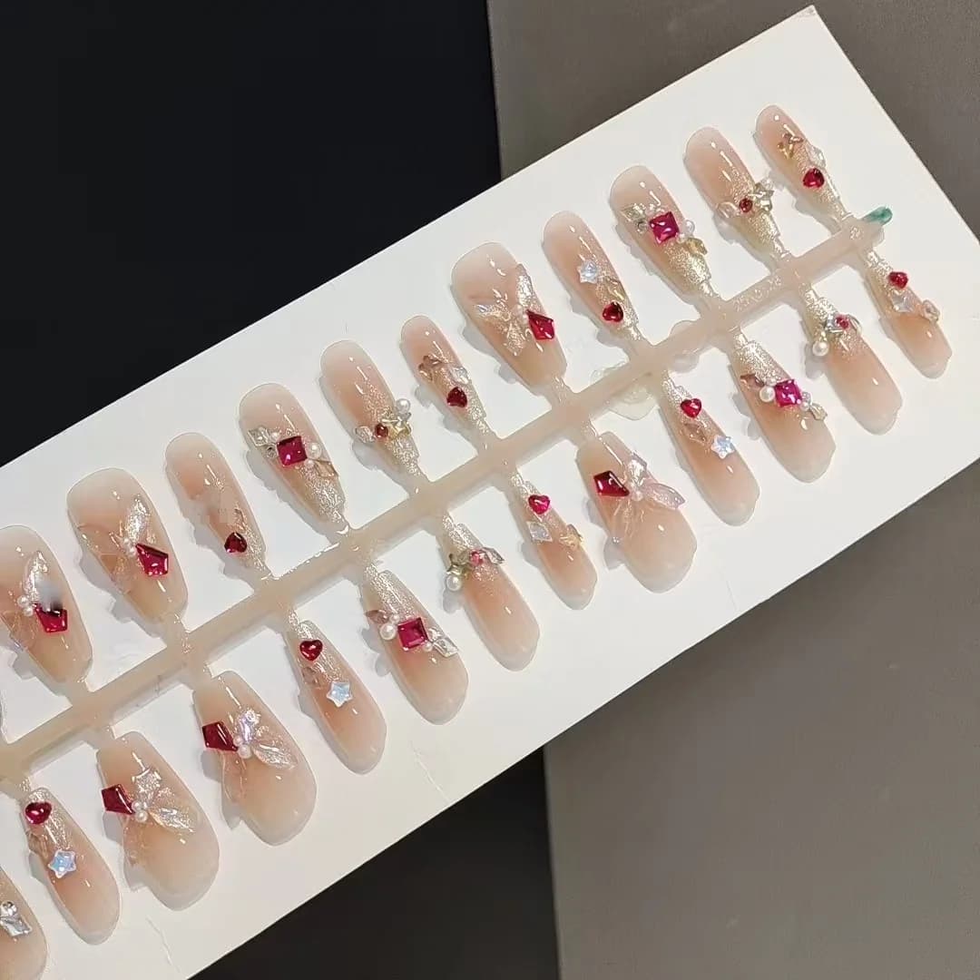 Uzliekamie nagi ar tauriņiem un rhinestones, 30 gab., vidēja cofin forma