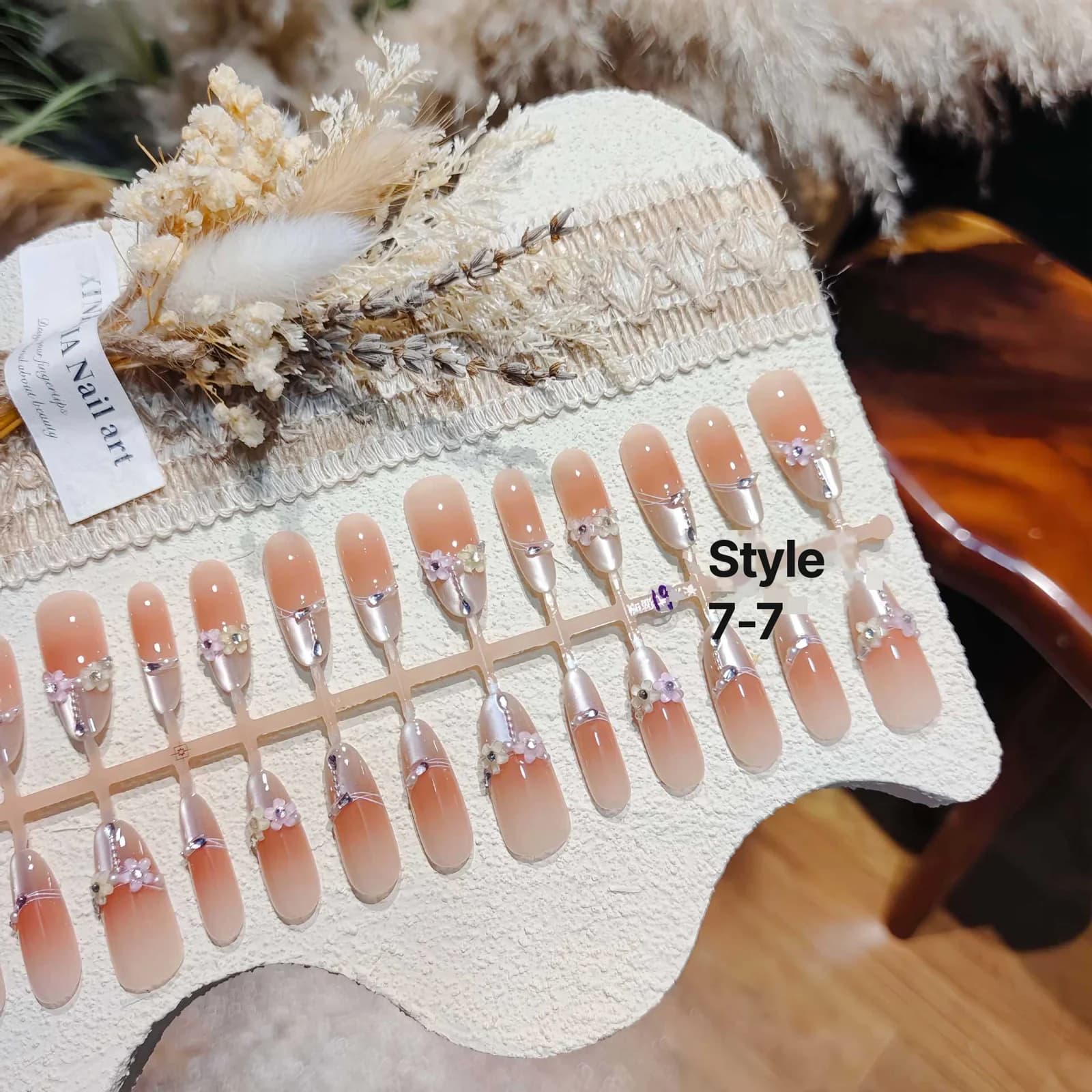 Gari stiletto uzliekamie nagi ar ziedu rakstu un kaķa acs efektu