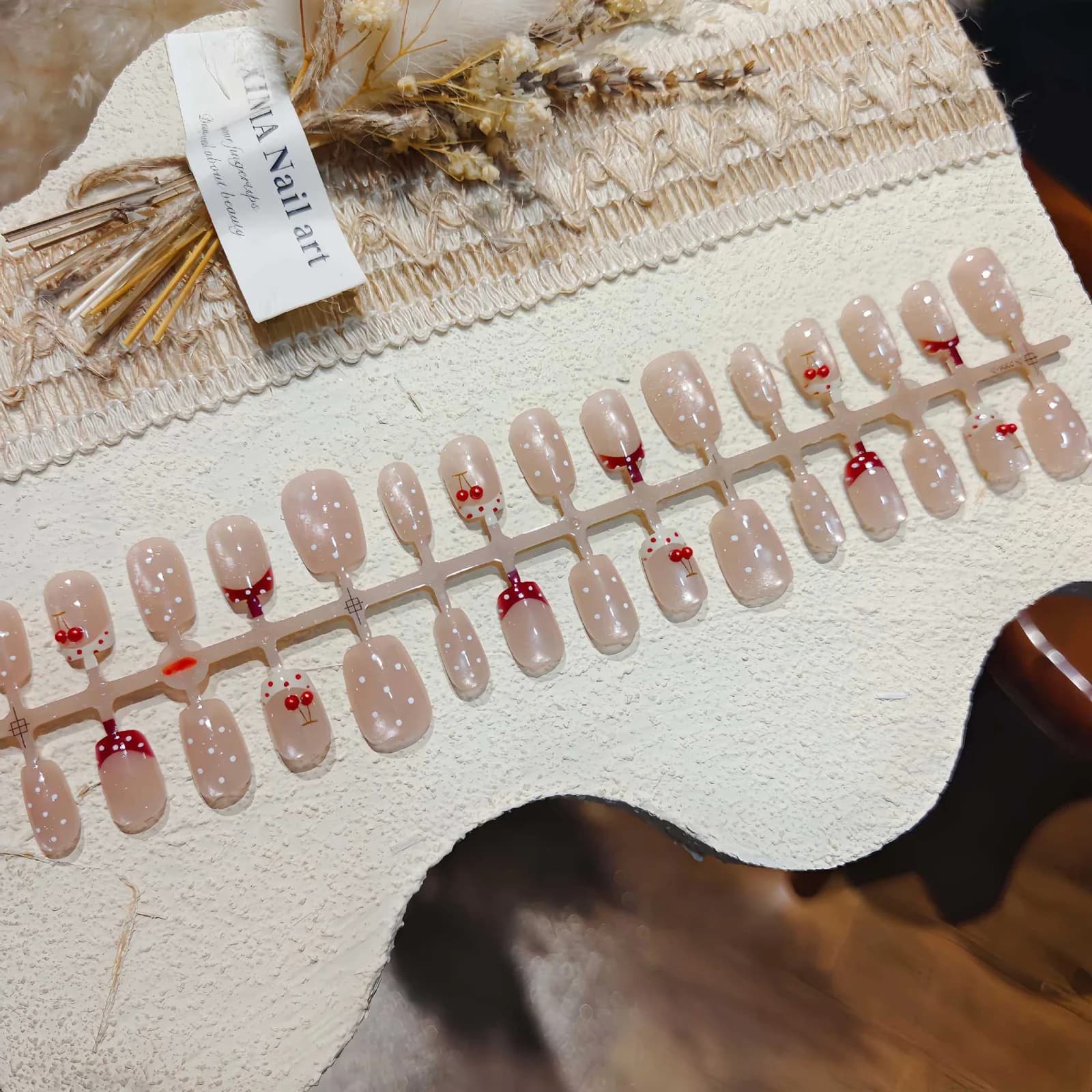 Uzspiežamie nagi ar punktiņu un ķiršu dizainu un rhinestones, īsa baleta forma