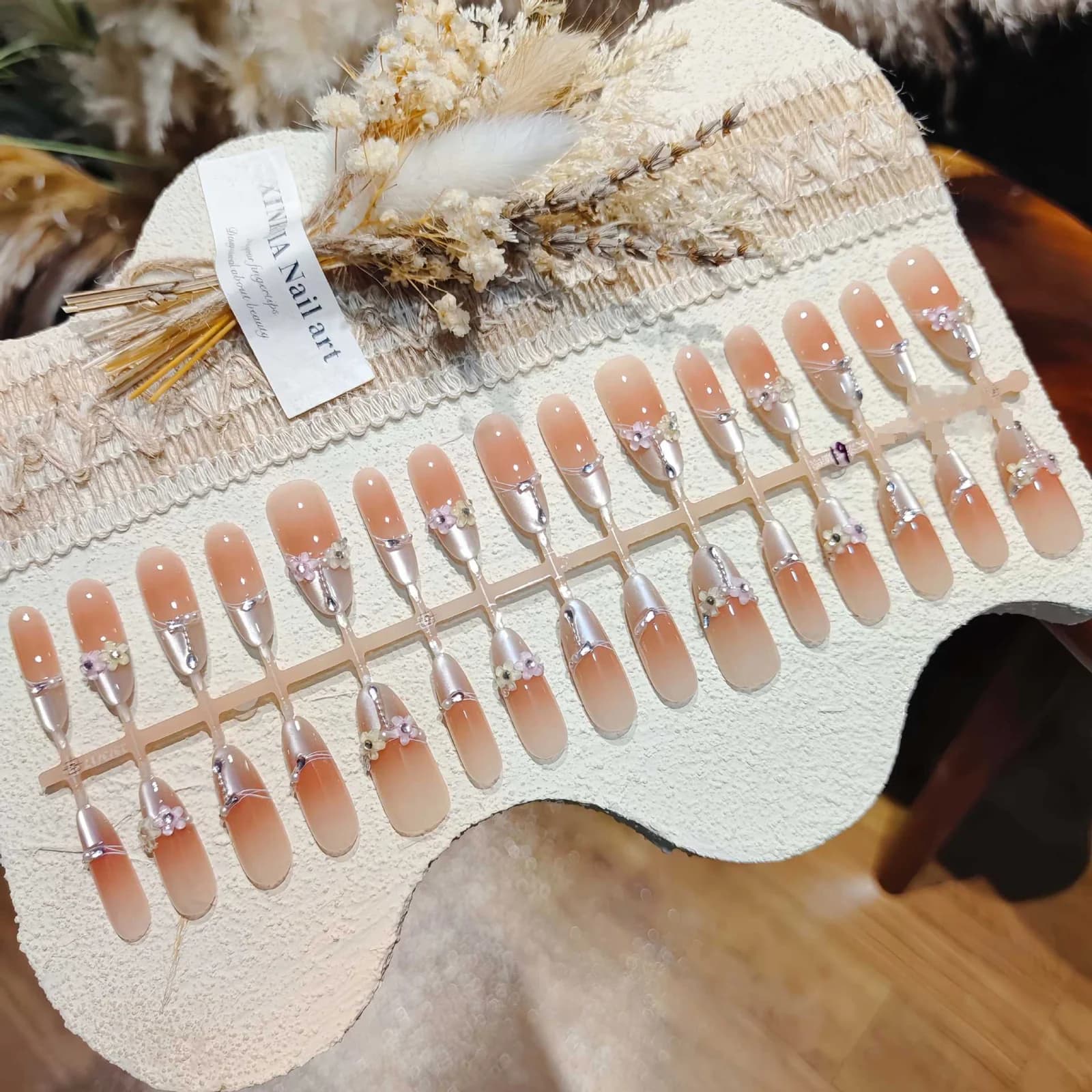 Gari stiletto uzliekamie nagi ar ziedu rakstu un kaķa acs efektu