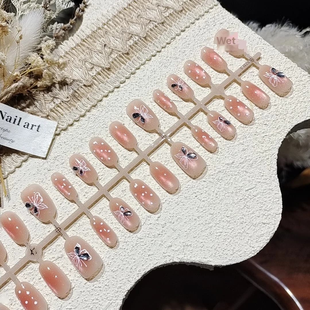 Kaķa acs efekta uzliekamie nagi ar stikla pērlītēm un rhinestones