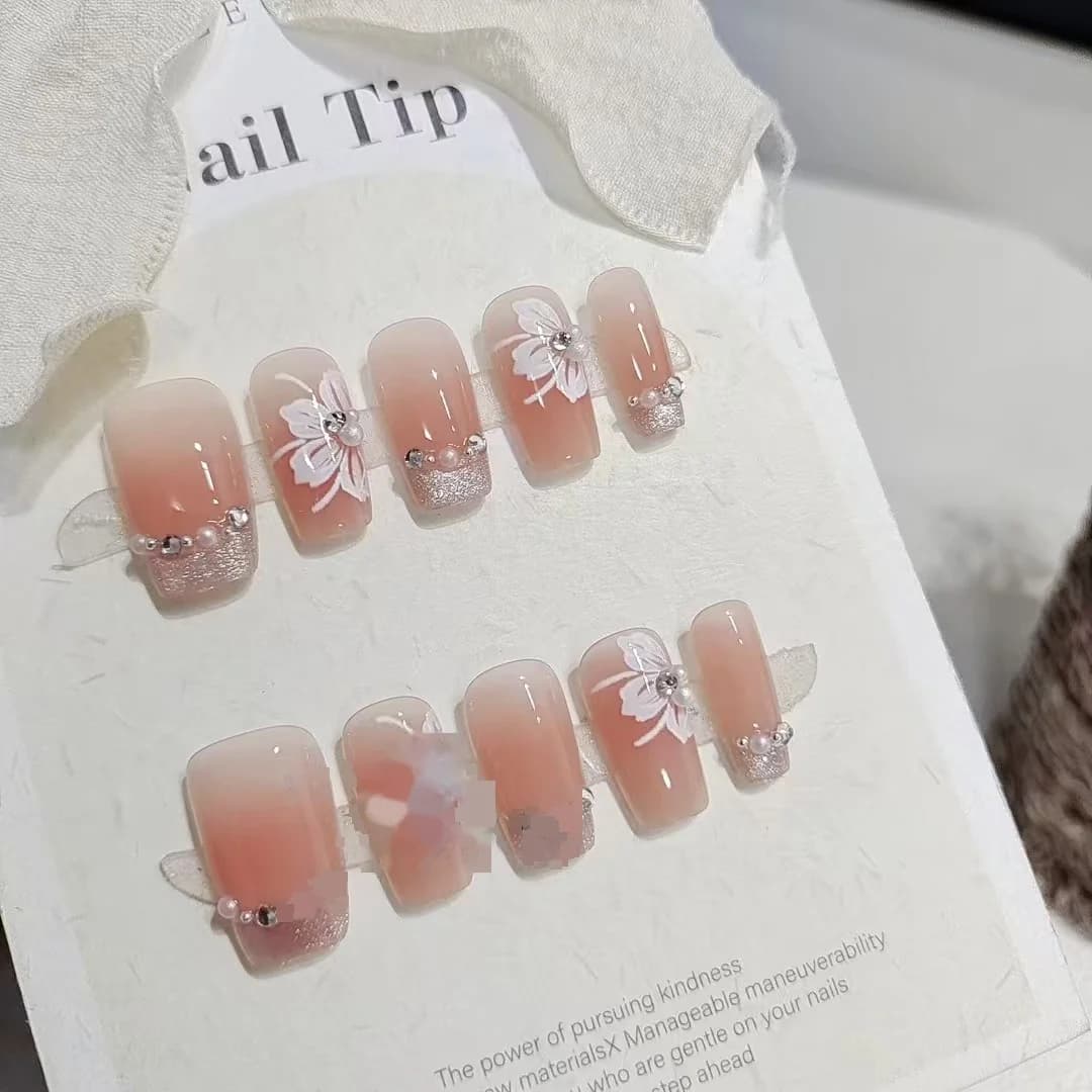 Kaķa acu liliju uzspiežamie nagi ar pērlēm un rhinestones
