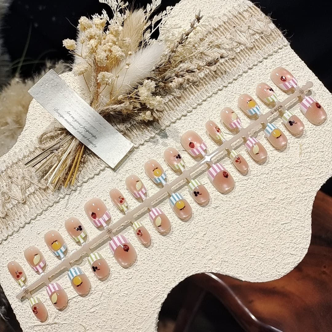 Īsi balerīnas formas uzliekamie nagi, kaķa acs konfekšu stils ar rhinestones