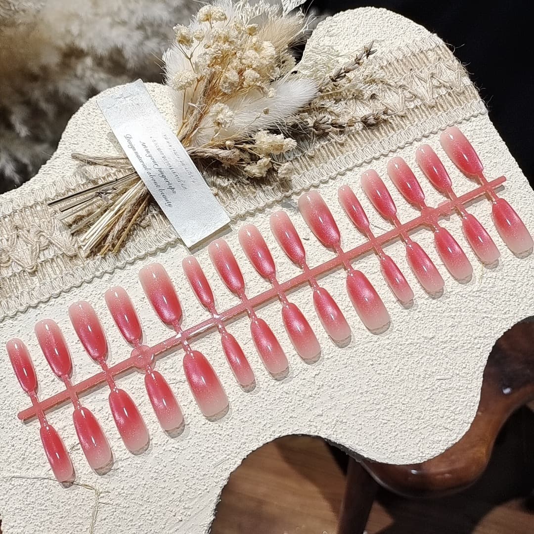Kaķa acu uzspiežamie nagi, īsi/vidēji, ovāli, sarkans gliters